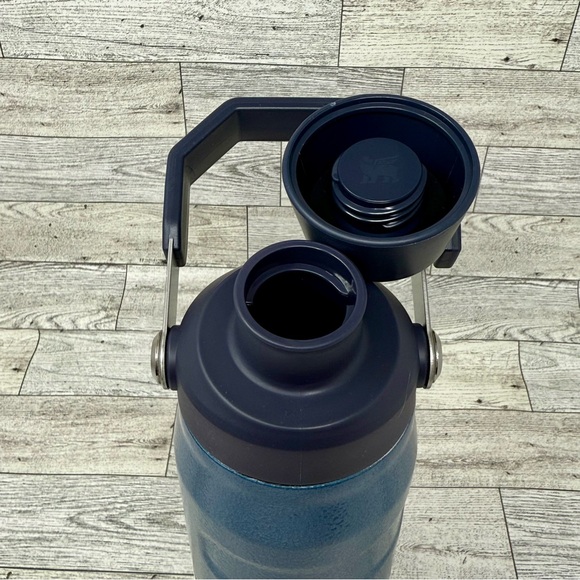 NWT- Stanley The Aerologht IceFlow Bottle in Deep Blue 24oz - Picture 4 of 10